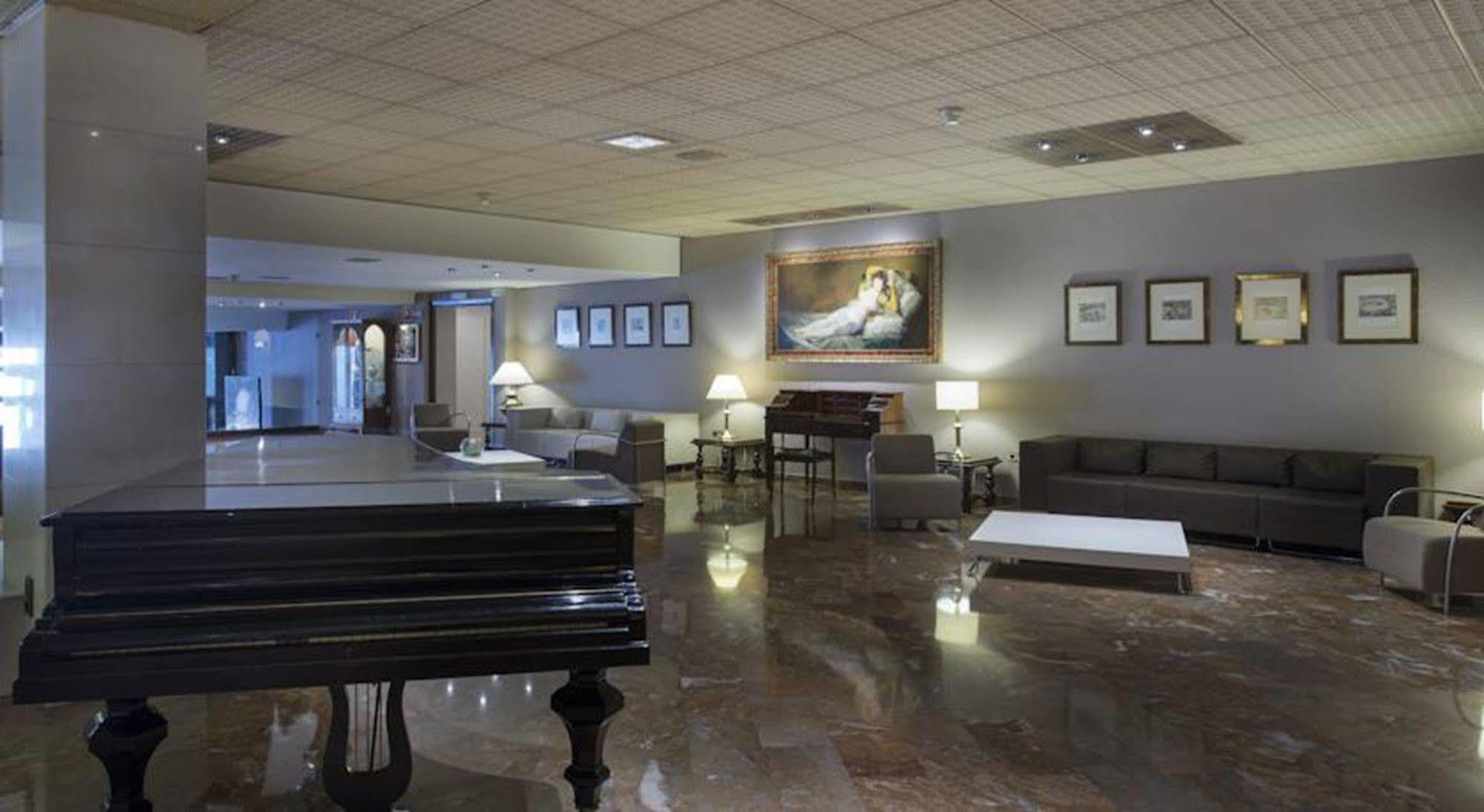 Hotel Goya Сарагоса Экстерьер фото